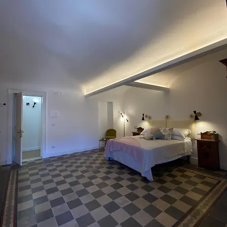 Bed & Breakfast Dimora Dei Minoriti 3*