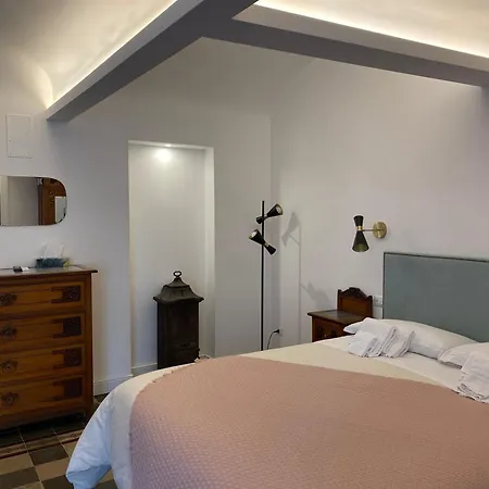 Dimora Dei Minoriti Bed & Breakfast 3*